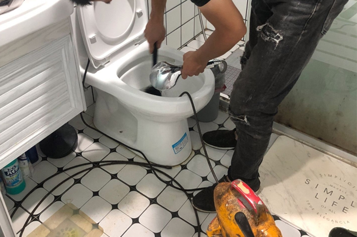 南昌馬桶堵塞自己疏通還是找?guī)煾担繉I(yè)上門(mén)服務(wù)讓你省時(shí)更省心